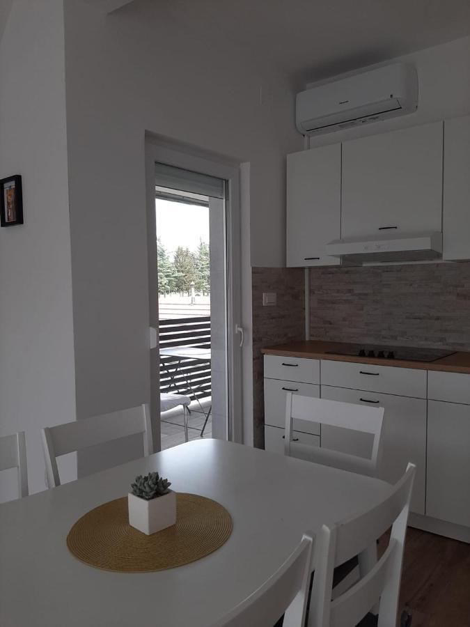 Elegant Inn Gospić מראה חיצוני תמונה
